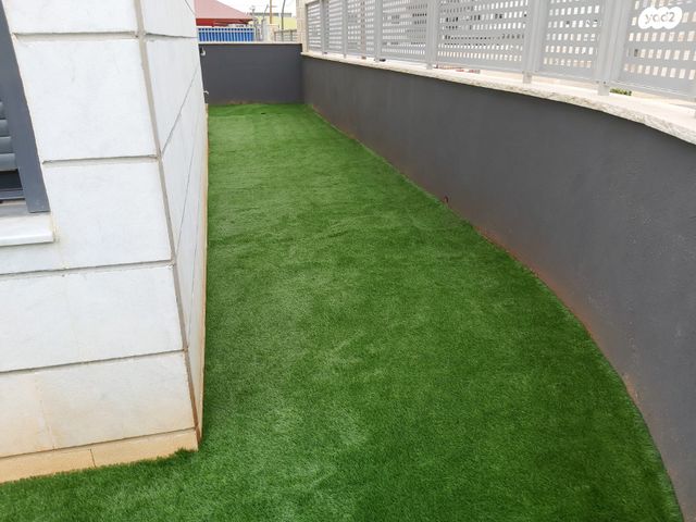 דירת גן, מלווין קלווין, פסגות אפק, ראש העין