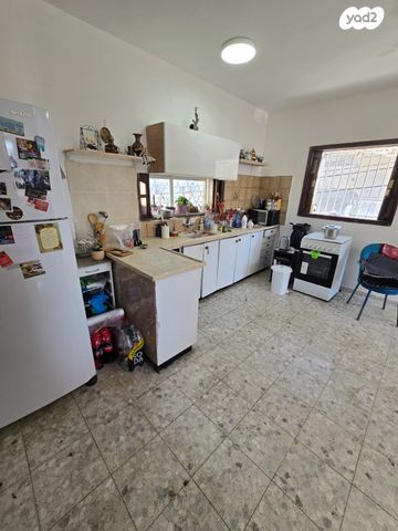 דירה, השלושה 49, עמידר, בת ים