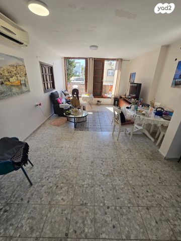 דירה, השלושה 49, עמידר, בת ים