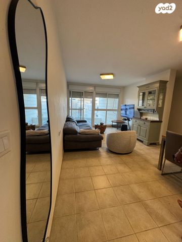 דירה, שמחה הולצברג 16, נאות שמיר, רמלה