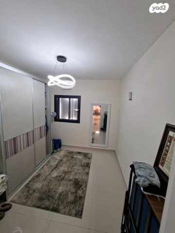 גג/ פנטהאוז, אריק שרון, נהריה