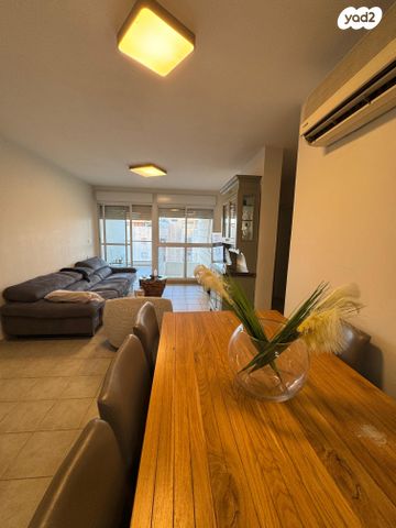 דירה, שמחה הולצברג 16, נאות שמיר, רמלה