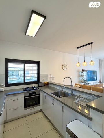 דירה, צור הדסה