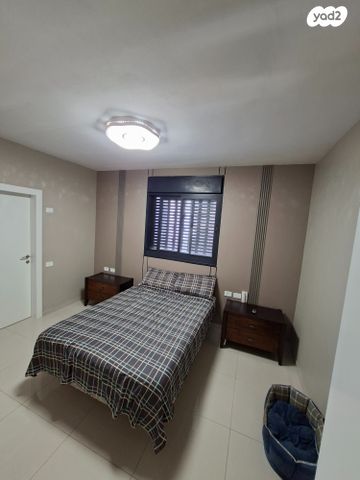 גג/ פנטהאוז, אריק שרון, נהריה