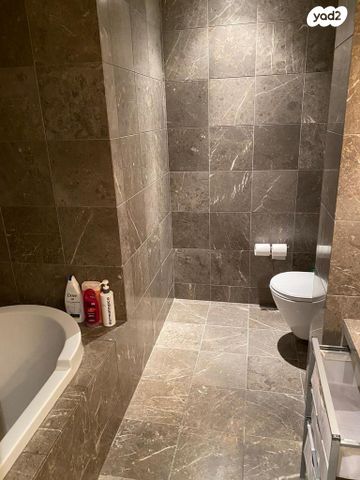 דירה, ניסים אלוני, צמרות איילון, פארק צמרת, תל אביב יפו