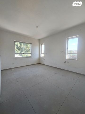 דו משפחתי, בנימינה גבעת עדה