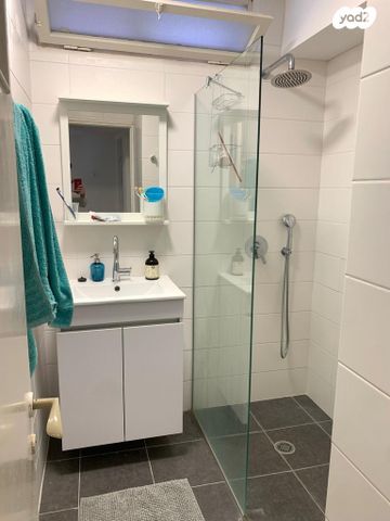 יהודה בורלא 24