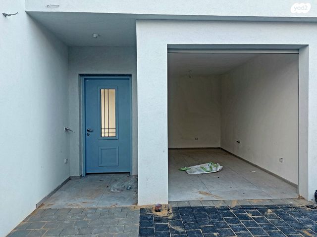 דו משפחתי, בנימינה גבעת עדה