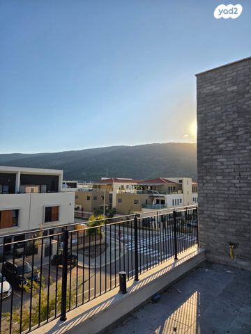 גג/ פנטהאוז, בצל האורנים, קרית טבעון