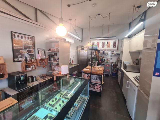 חנויות/ שטח מסחרי