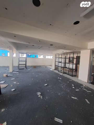 אבשלום גיסין 65