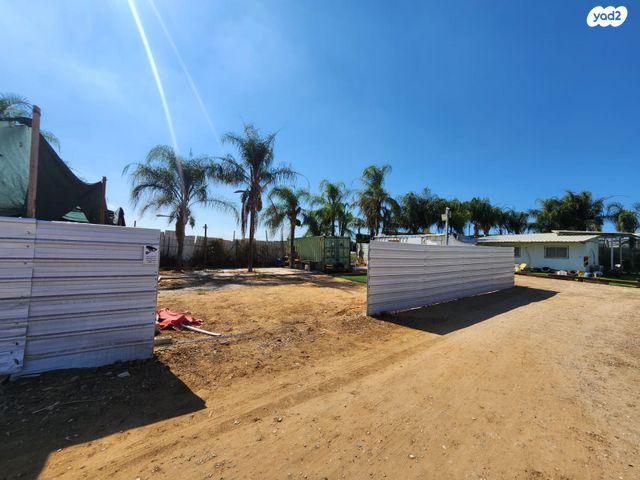 מגרשים, תל מונד