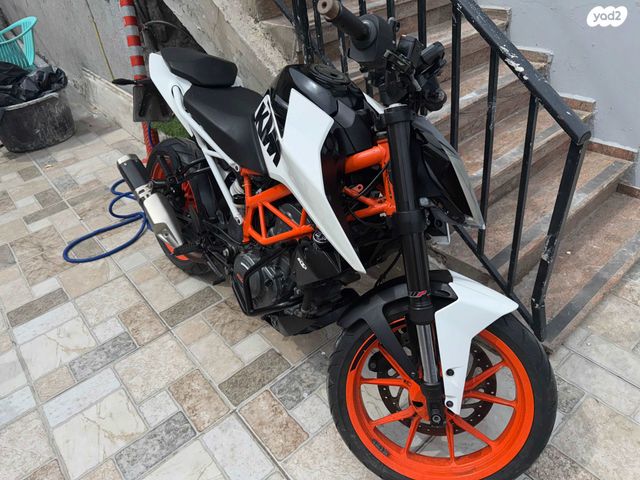 KTM Naked Duke 390