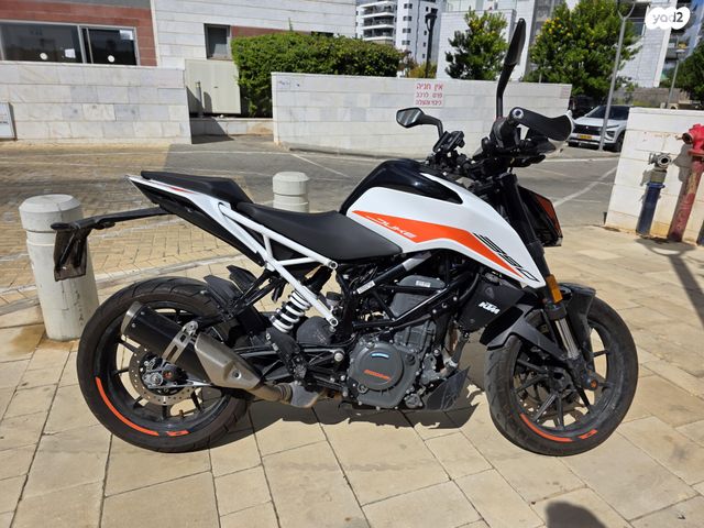 KTM Naked Duke 390