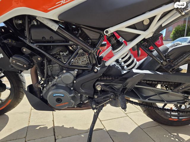 KTM Naked Duke 390