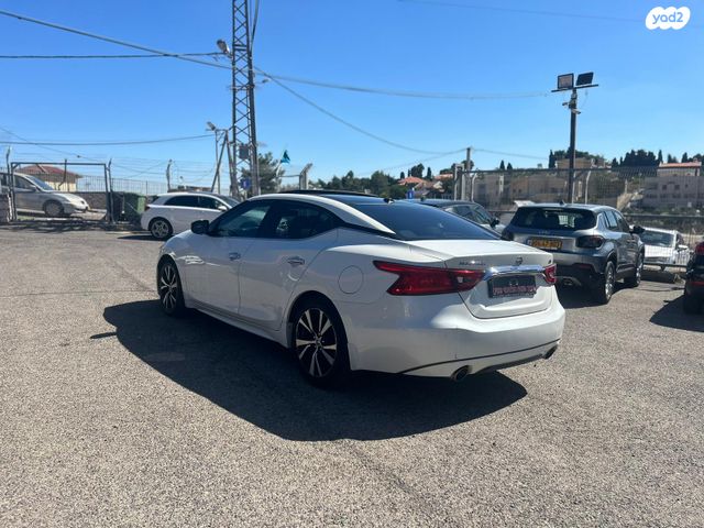 ניסאן מקסימה