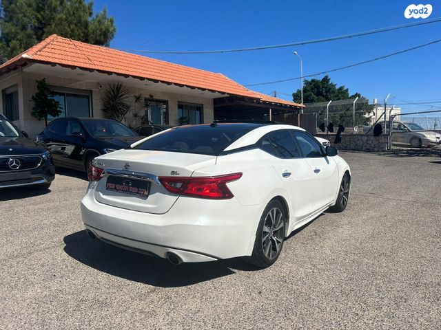 ניסאן מקסימה