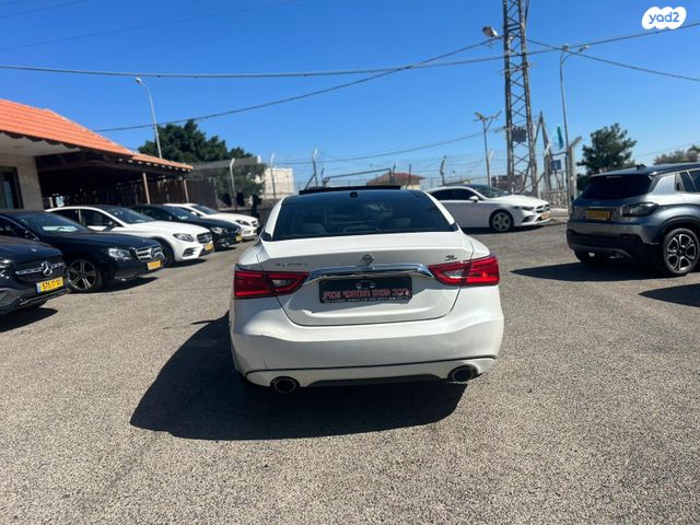 ניסאן מקסימה