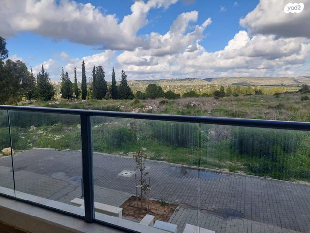 דו משפחתי, חצור 5, כוכב יאיר, כוכב יאיר / צור יגאל