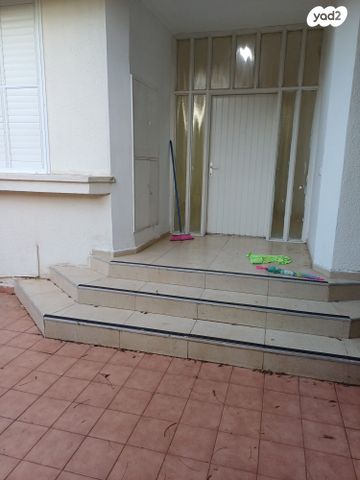 בית פרטי/ קוטג', הגלעד 20, נאות שז"ר, יבנה