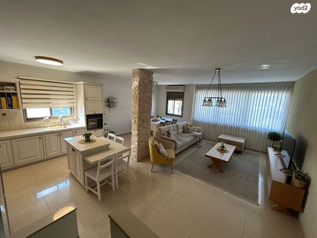 שדרות המגינים 16