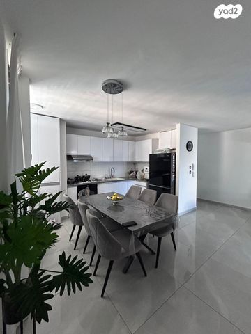 דירה, הרב מיימון 16, דרום מזרח, בת ים