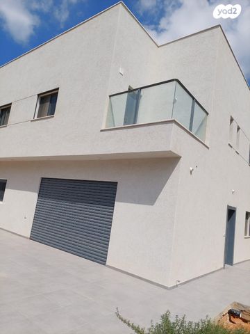 דו משפחתי, חצור 5, כוכב יאיר, כוכב יאיר / צור יגאל