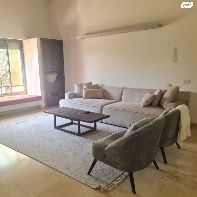 בית פרטי/ קוטג', חרוב 1, שאר העיר, כפר תבור