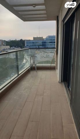 דירה, שדרות ודג'ווד 9, מרכז הכרמל, חיפה