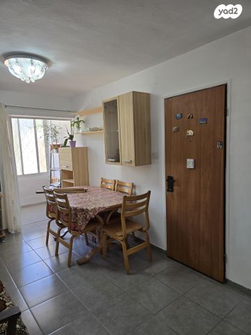 דירת גן, עין זהב 13, שכונת הורדים, קרית שמונה