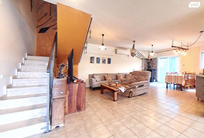 דו משפחתי, נעלה