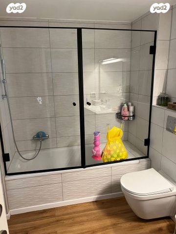 דירה, עפרה חזה, משכנות האומנים, קרית מוצקין