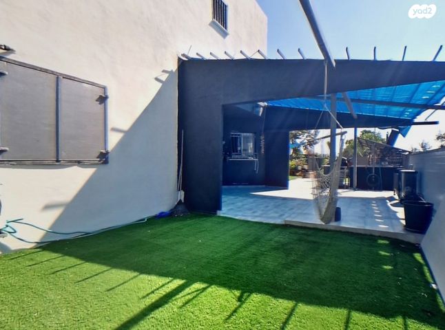 דו משפחתי, נעלה