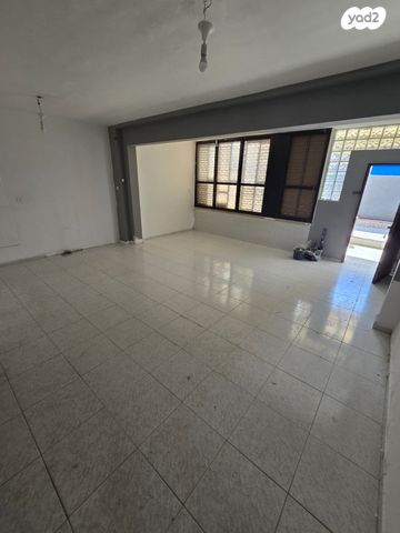 דירת גן, וייצמן 85, עמידר, בת ים