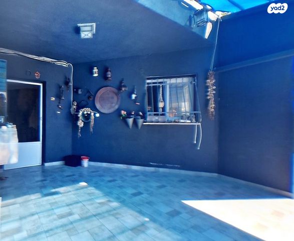 דו משפחתי, נעלה