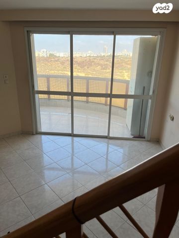 גג/ פנטהאוז, משעול השוהם, בן גוריון, חולון