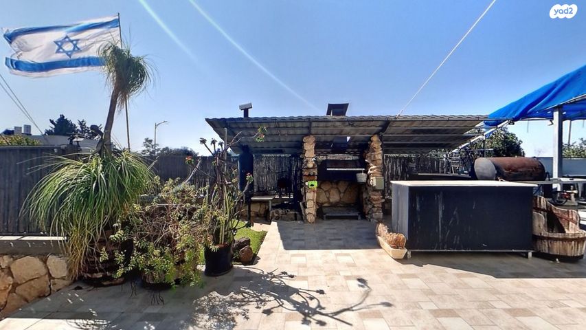 דו משפחתי, נעלה