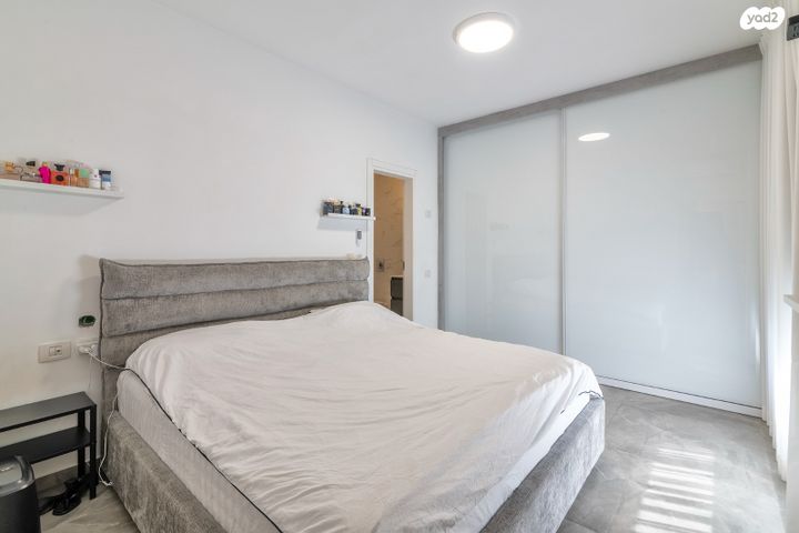 דירה, חרמון, נאות שז"ר, יבנה