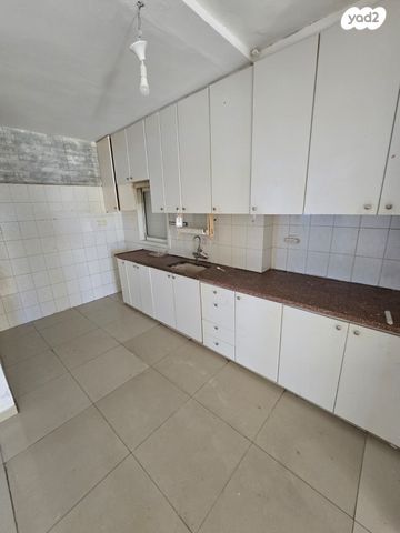 דירת גן, וייצמן 85, עמידר, בת ים