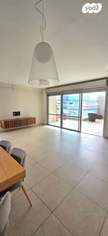 גג/ פנטהאוז, המרגנית 4, קרית אילון, חולון