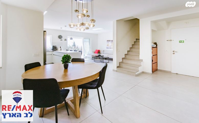 גג/ פנטהאוז, שער הגיא, רובע ד', אריאל