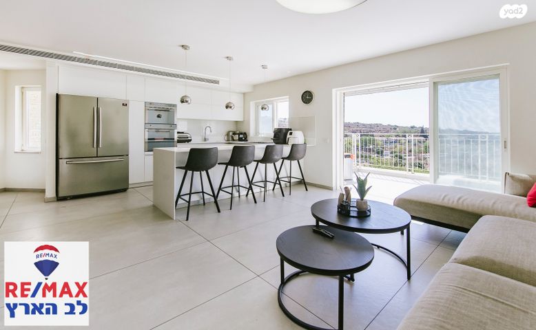 גג/ פנטהאוז, שער הגיא, רובע ד', אריאל