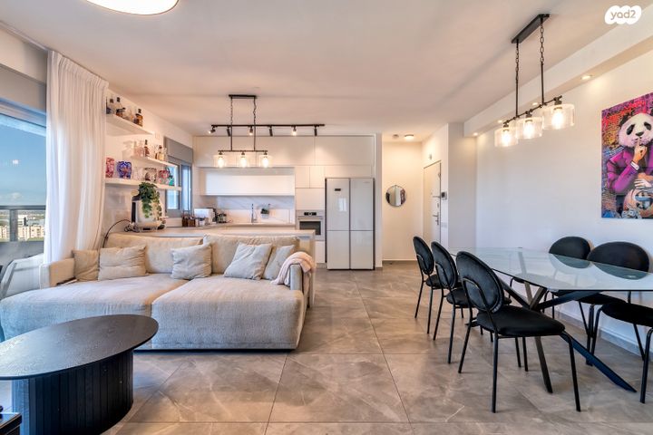 דירה, חרמון, נאות שז"ר, יבנה