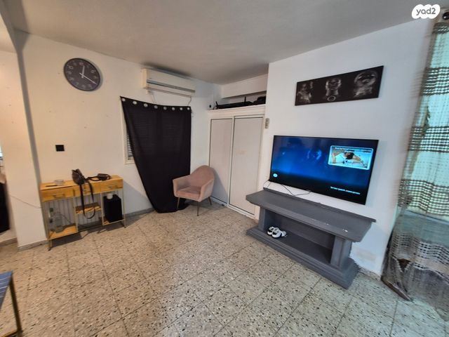 דירת גן, ירושלים, בת ים