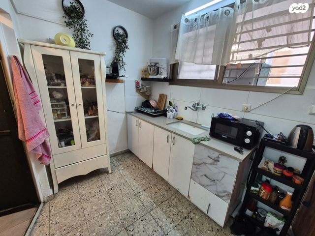 דירת גן, ירושלים, בת ים