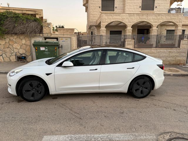 מודעת רכב טסלה מודל 3