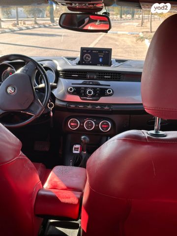 אלפא רומיאו ג'ולייטה