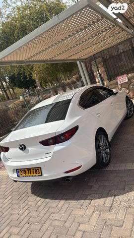 מודעת רכב מאזדה 3