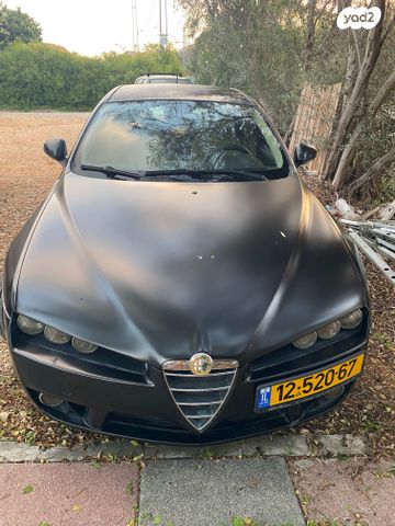 מודעת רכב אלפא רומיאו 159