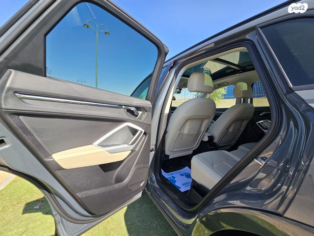 מודעת רכב אלפא רומיאו ג'וליה